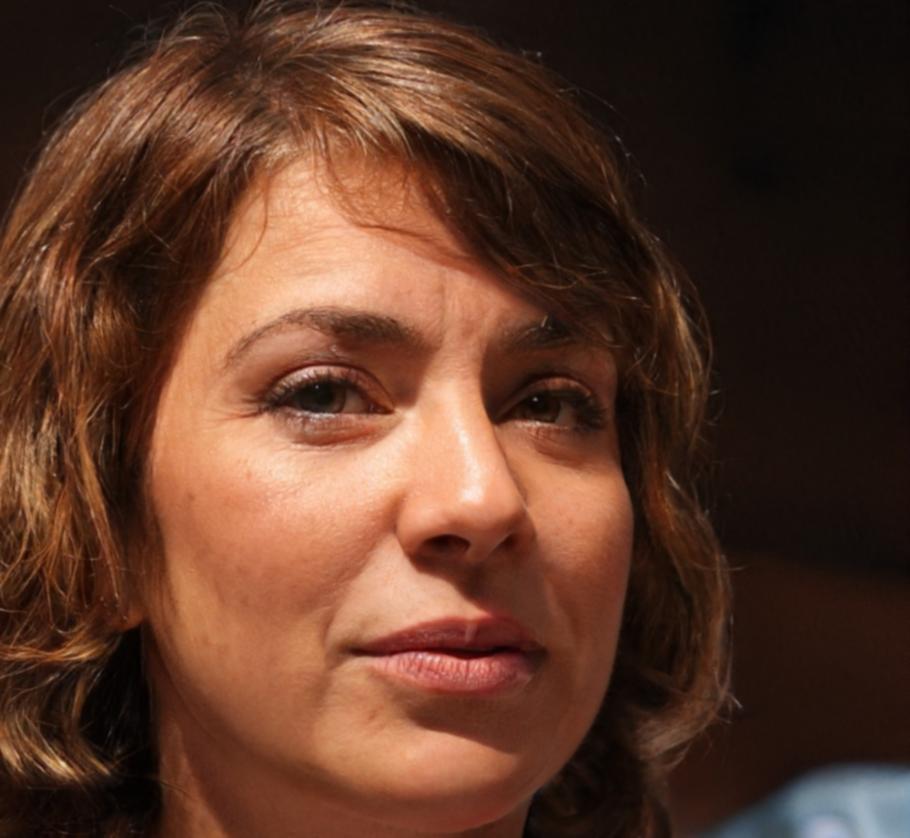 Roxana Munteanu - Director Analiză Financiară